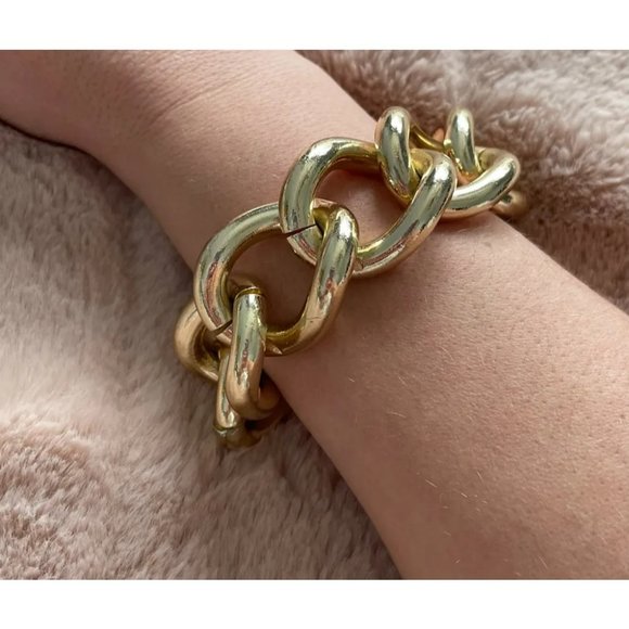 Beautiful Large Gold Chain Link Bracelet - Picture 4 of 6